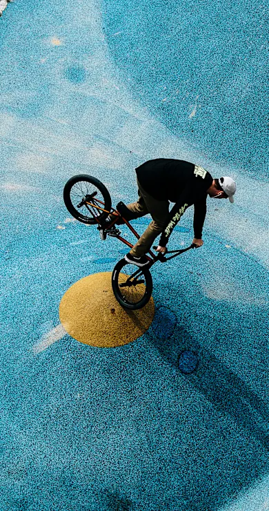 Carousel Slide Image of Bruno Hoffmann explora Berlin