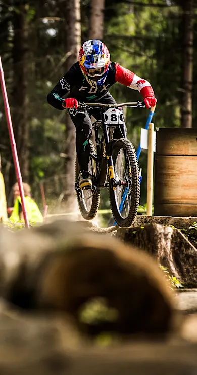 Carousel Slide Image of Men's DH top 3 winning runs – Innsbruck