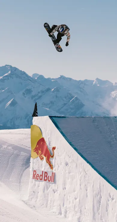 Carousel Slide Image of Men's winning slopestyle run