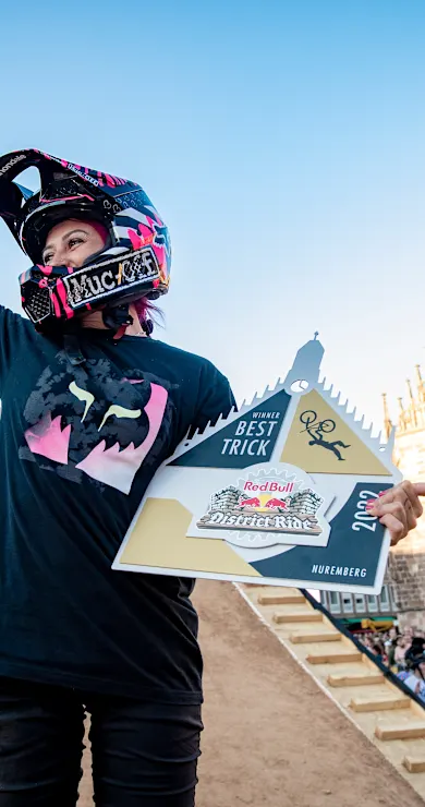 Carousel Slide Image of Frauen Progression Session